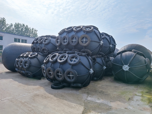 डॉकिंग बोट के लिए 50Kpa 80Kpa समुद्री योकोहामा वायवीय प्रकार रबर फेंडर