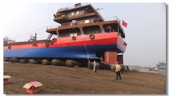 समुद्री रबर एयरबैग टिकाऊ 0.8m * 12m एंटी वियर शिप लॉन्चिंग रबर एयरबैग