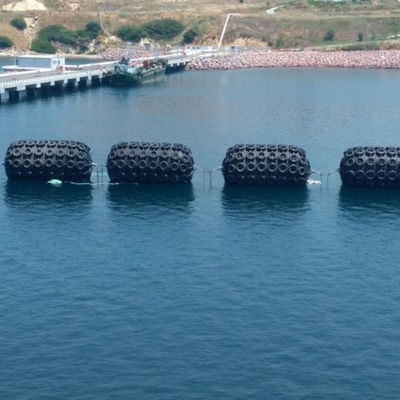 गैस वाहक डॉकिंग बम्पर के लिए ABS Q235 निकला हुआ किनारा 80Kpa समुद्री रबर बम्पर